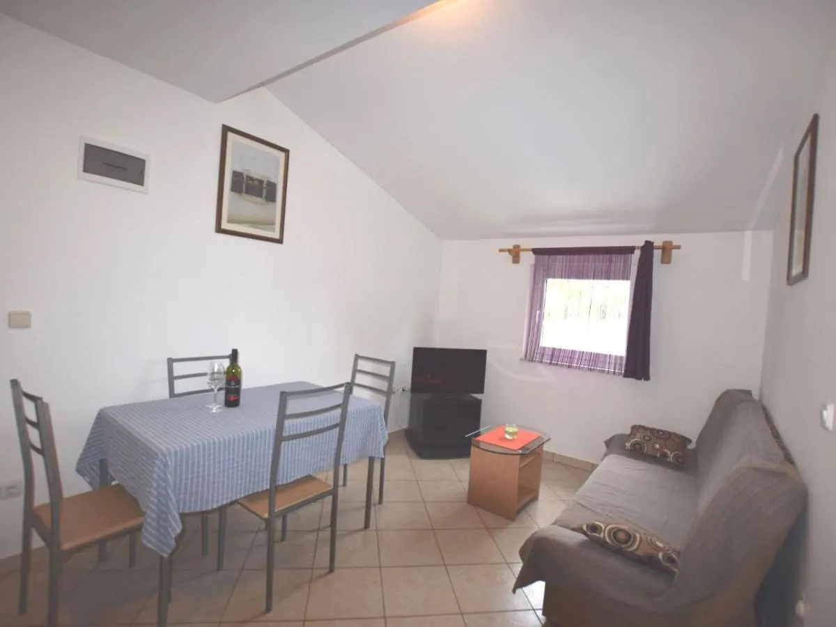 Apartment In Holiday Home With Pool Croatia