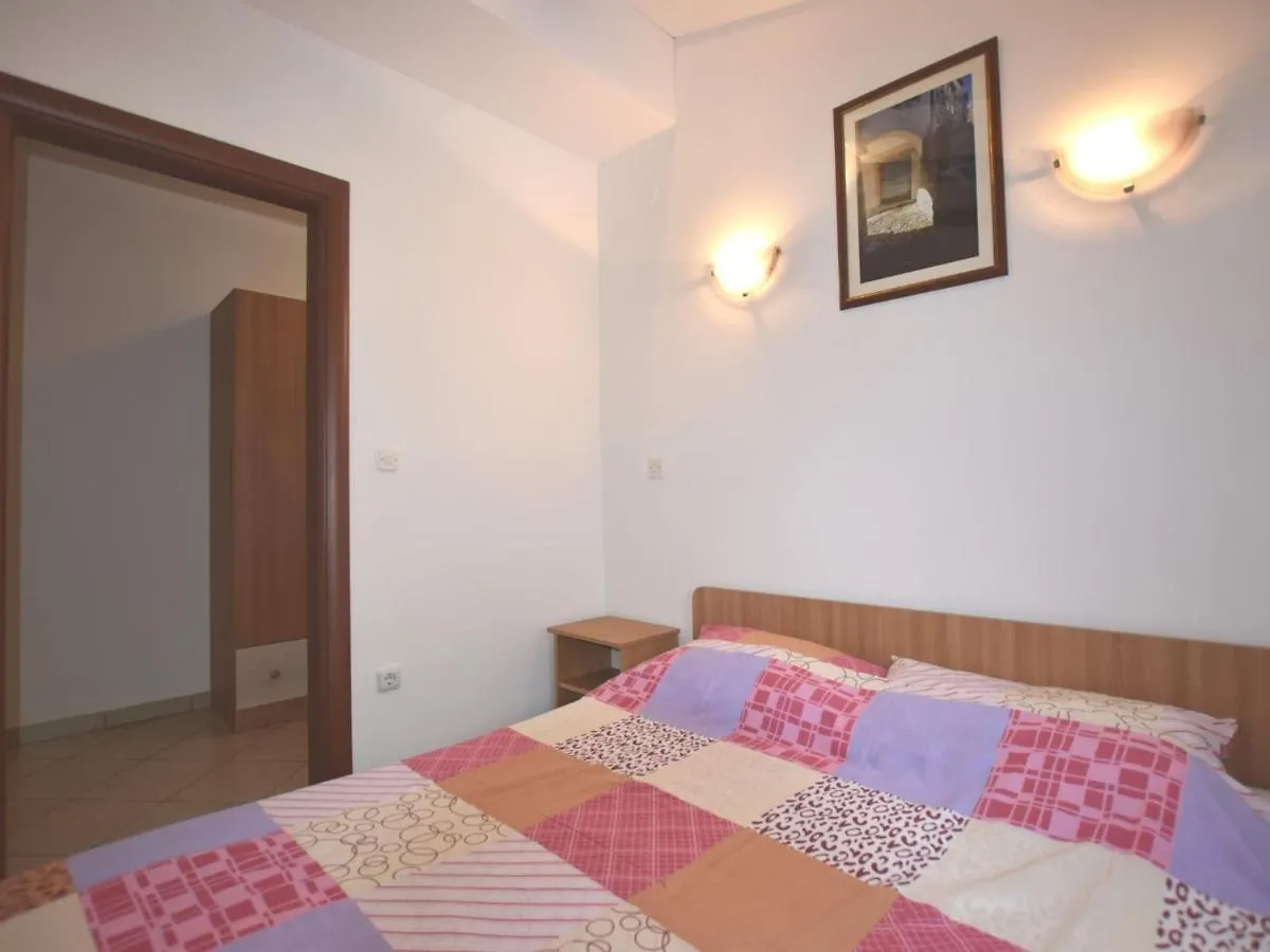 Apartment In Holiday Home With Pool