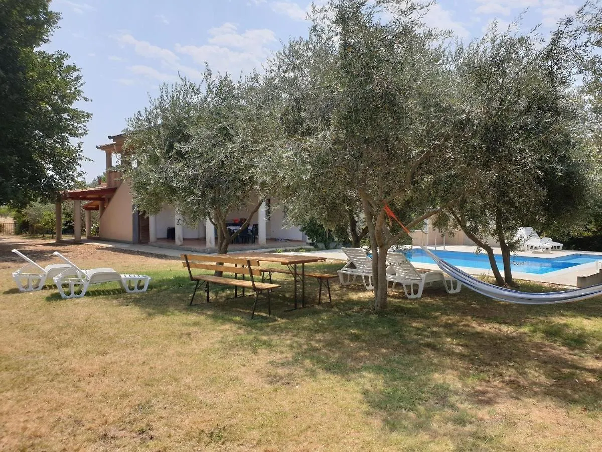 Apartment In Holiday Home With Pool Croatia