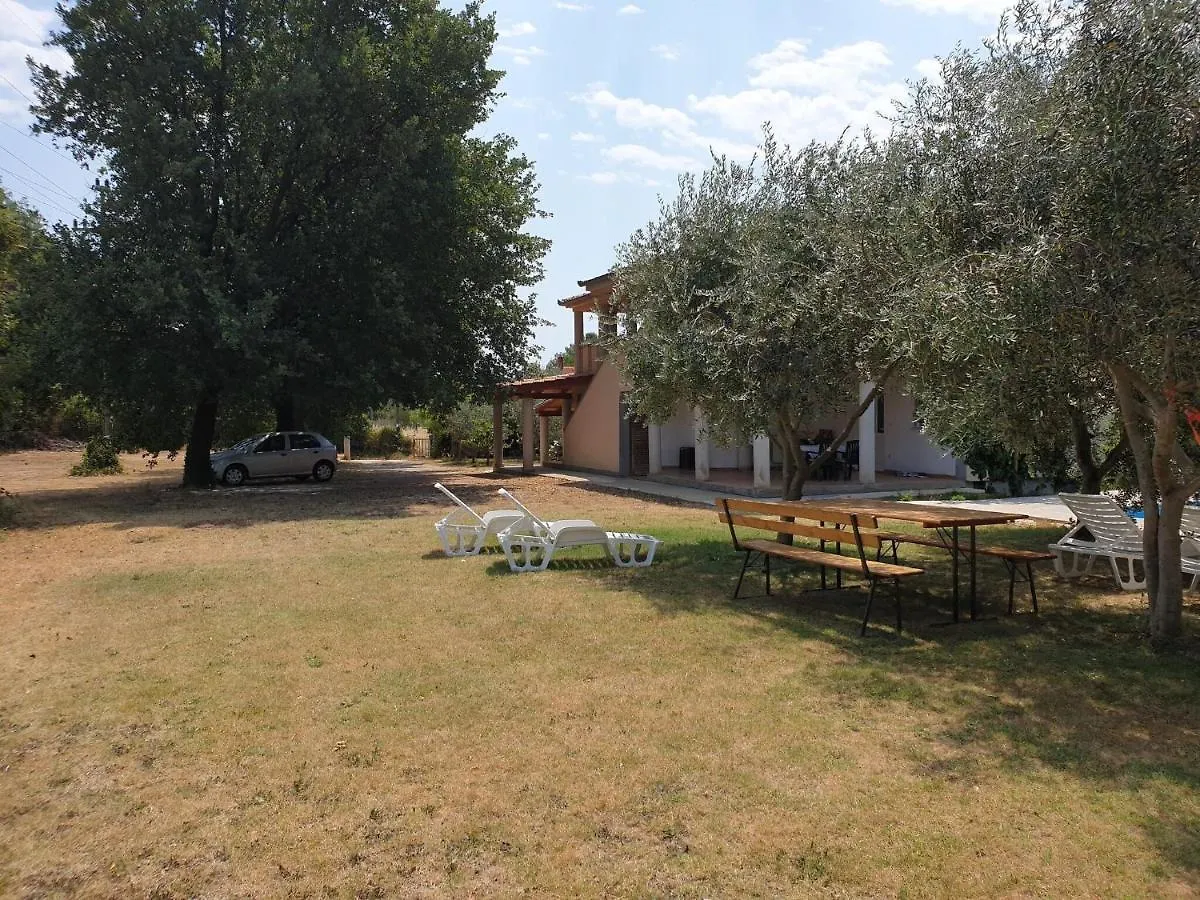 Apartment In Holiday Home With Pool